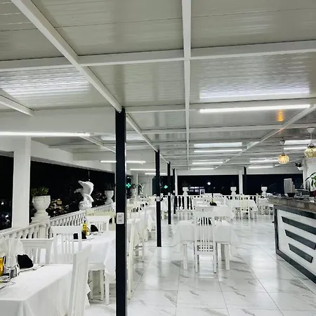 Ujvara 2 Otel 3*