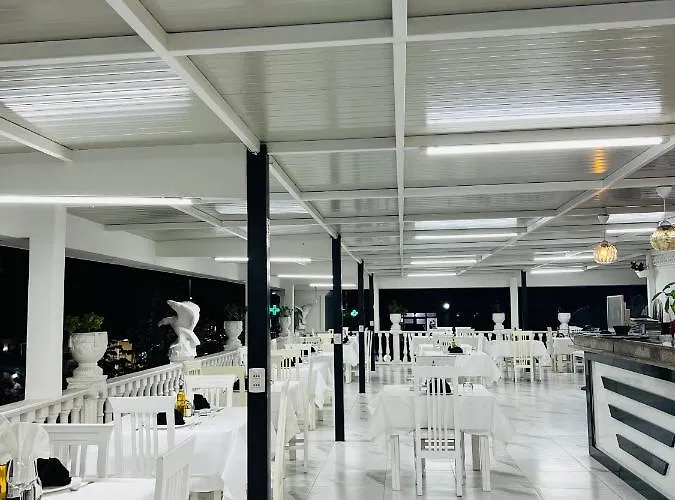 Ujvara Hotel 3*