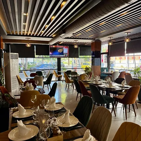 Ujvara Hotell Golem (Tirana)