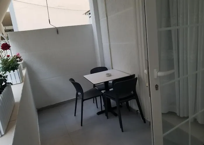 Ujvara Hotell Golem (Tirana)